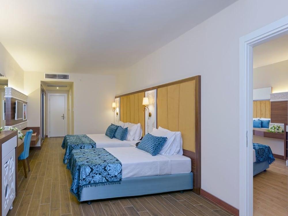 Albahir Deluxe Hotel Turkler Exterior photo